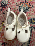 Munchkin White Infant Shoes with Bow