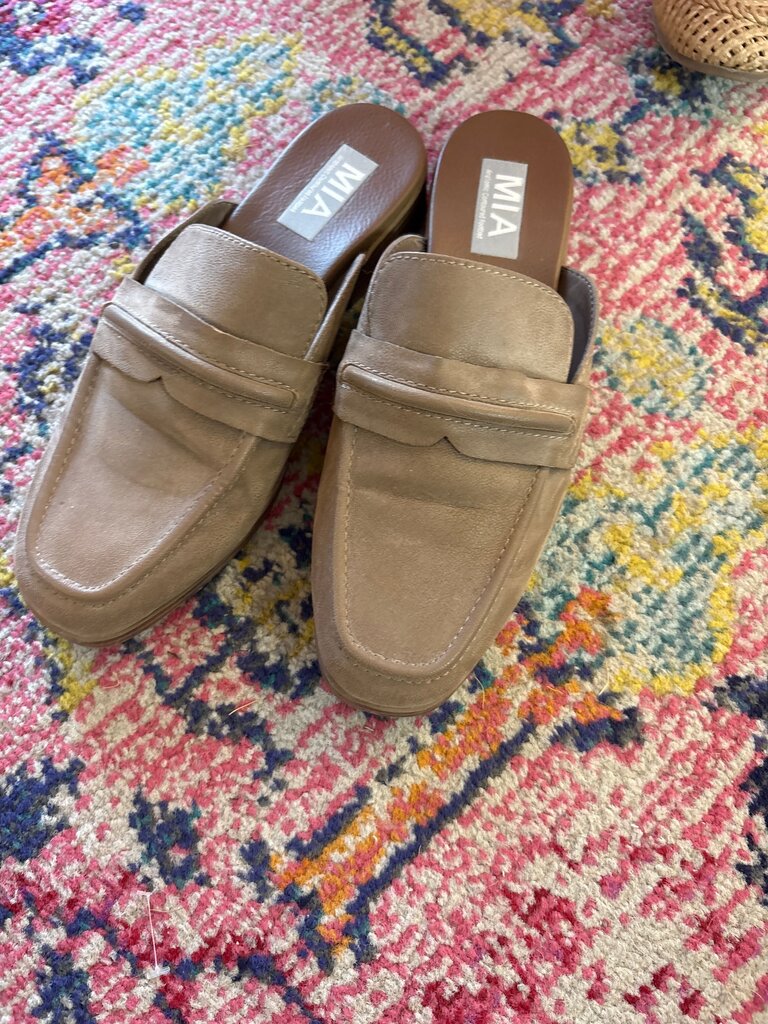 MIA Women's Size 7 Beige Slip-On Shoes