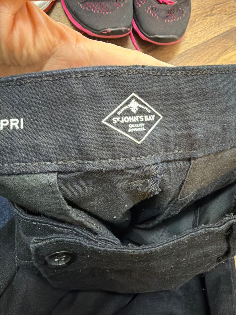 St. John's Bay Capri Pants