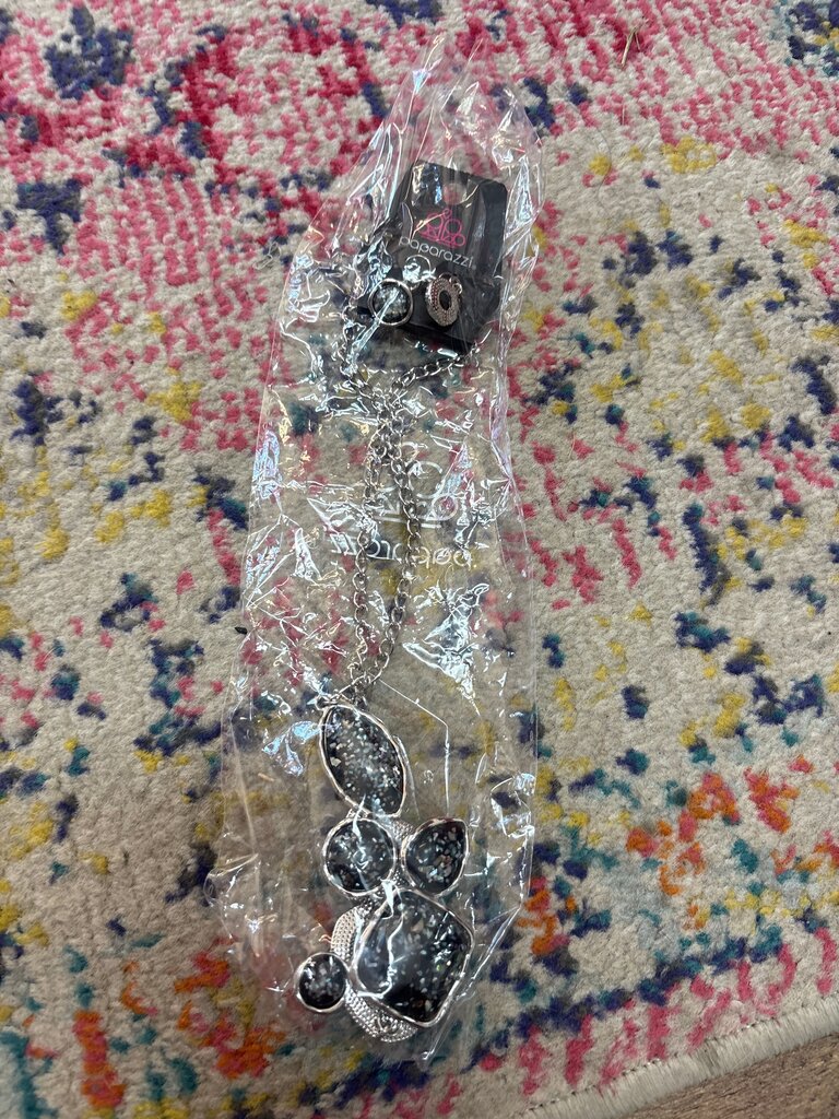 Dgarozzi Black Pendant Necklace
