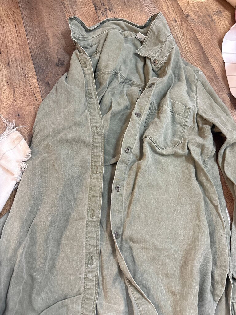Casual Olive Green Button-Up Shirt
