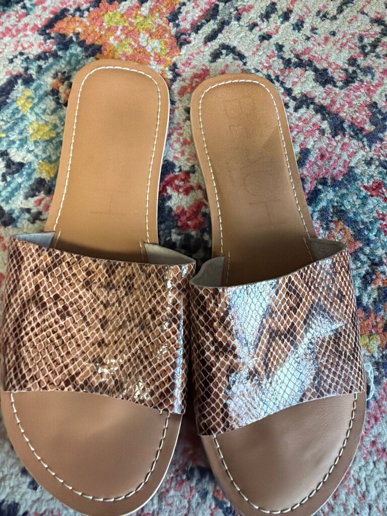 Beach Slide Sandals with Snakeskin Pattern