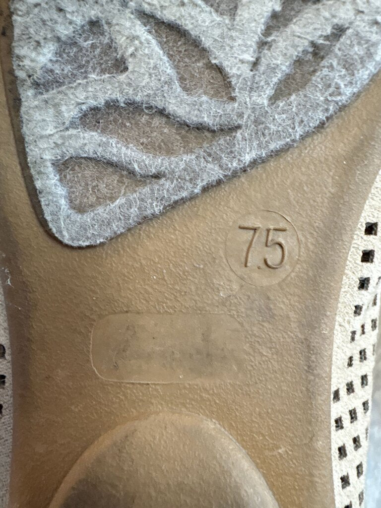 Women’s Beige Mesh Flats
