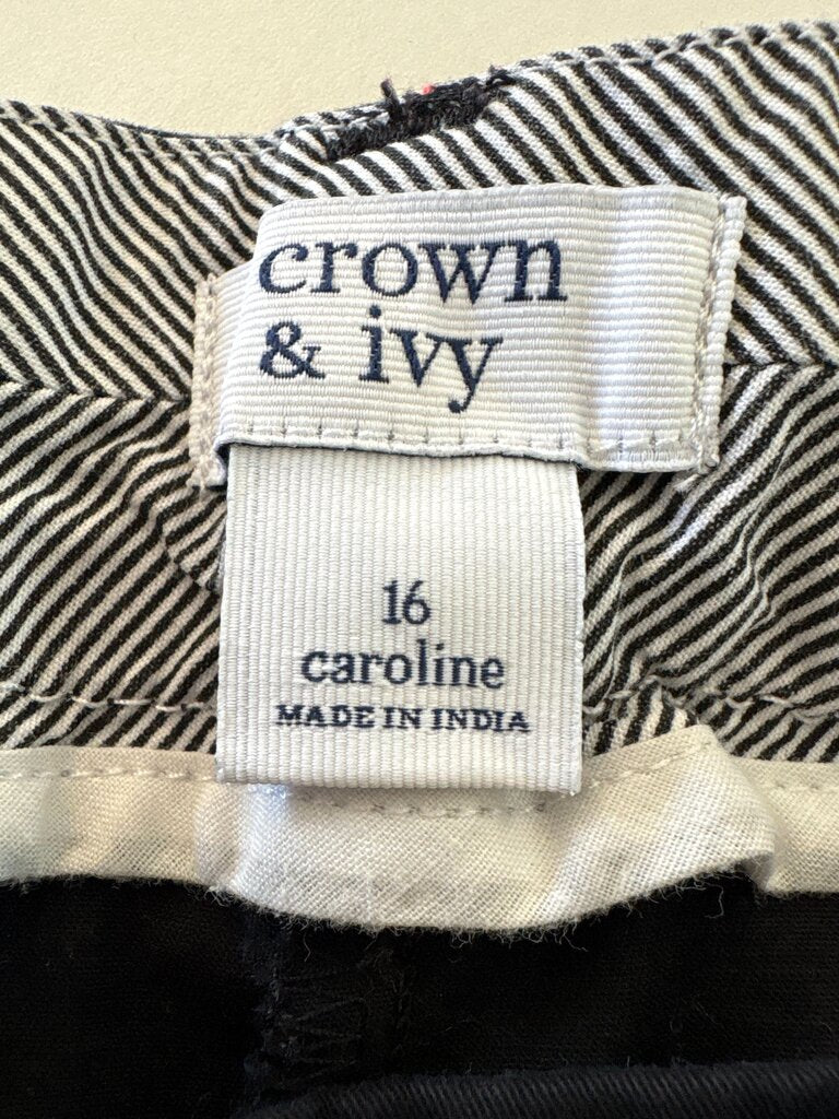 Crown & Ivy Women's Caroline Shorts