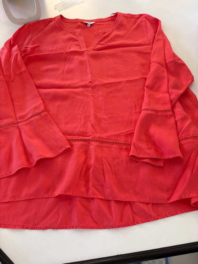 Crown & Ivy Curvy Women's Top