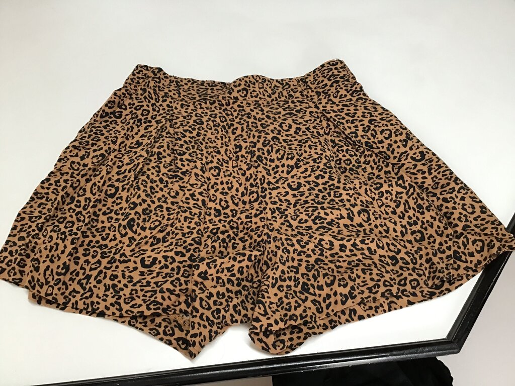 H&M Women's Leopard Print Shorts