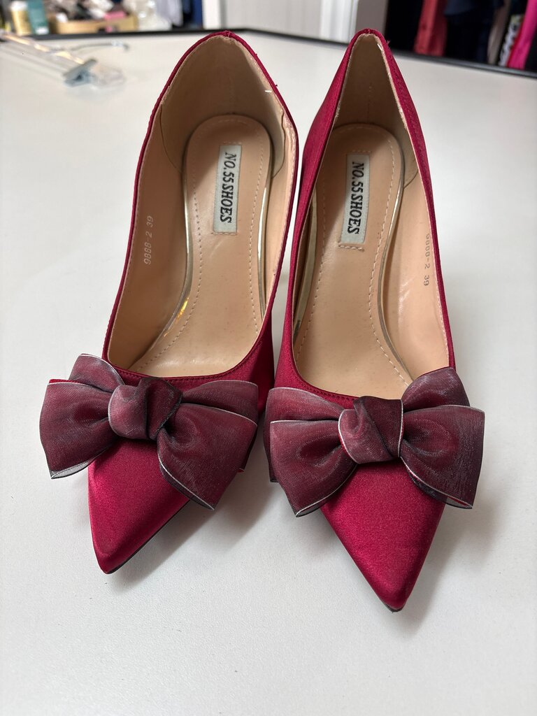 Red Pointed Heels with Bow