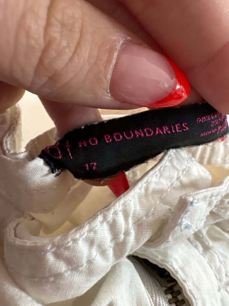 No Boundaries Women's Shorts Size 17