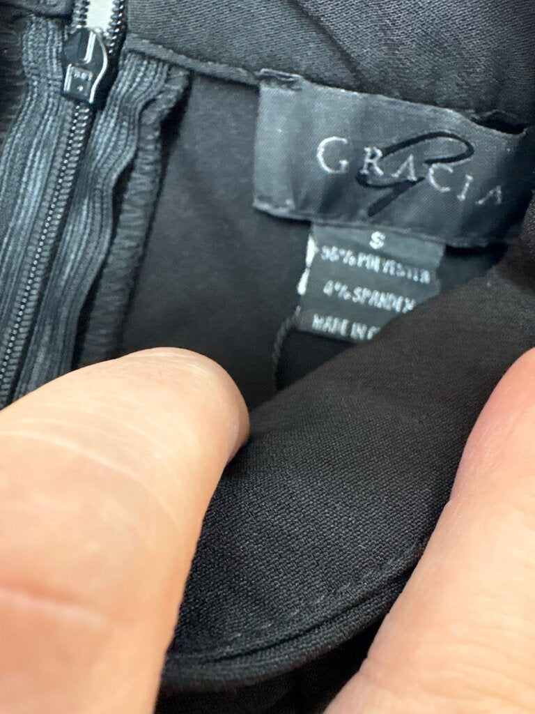 Gracia Women's Black Top with Bow Detail