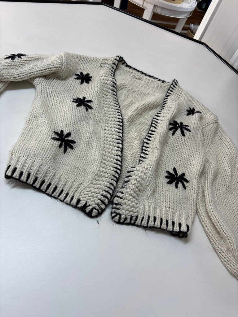 Main Strip Women's Knitted Cardigan with Floral Design