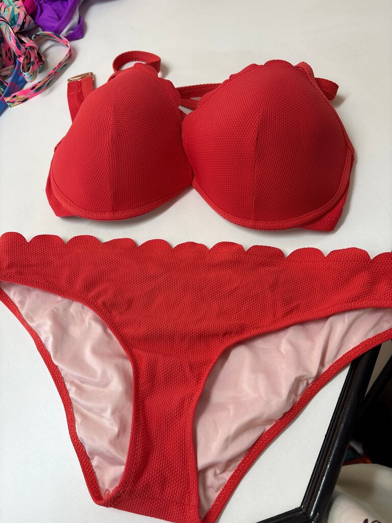 Shade & Shore Red Scalloped Bikini Set