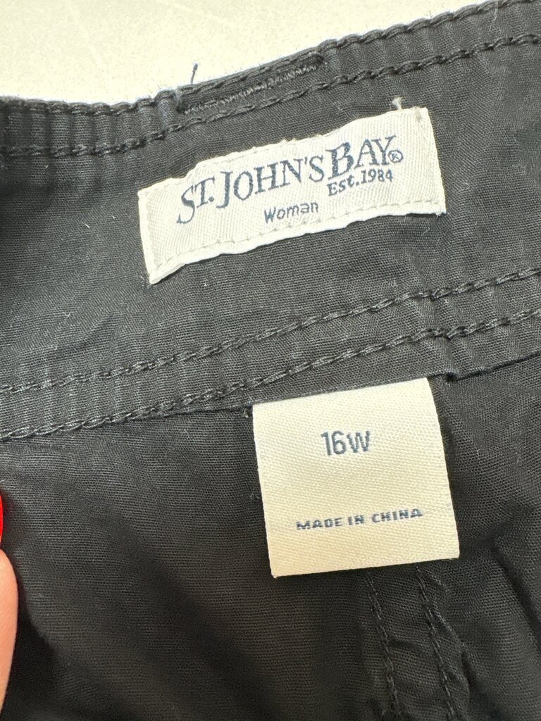 St. John's Bay Women's Black Cargo Shorts