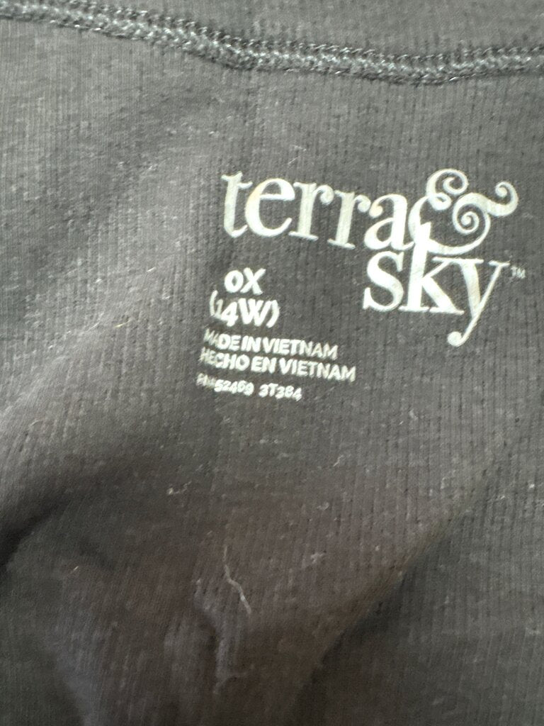Terra & Sky Women's Black Tank Top