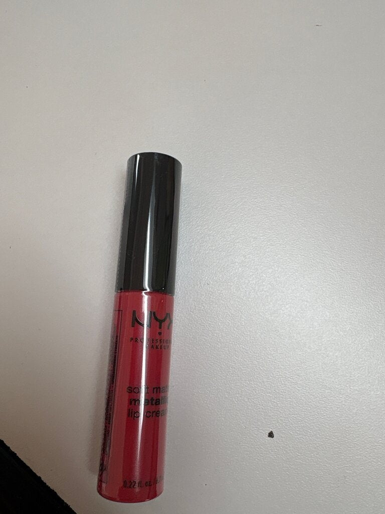NYX Soft Matte Metallic Lip Cream