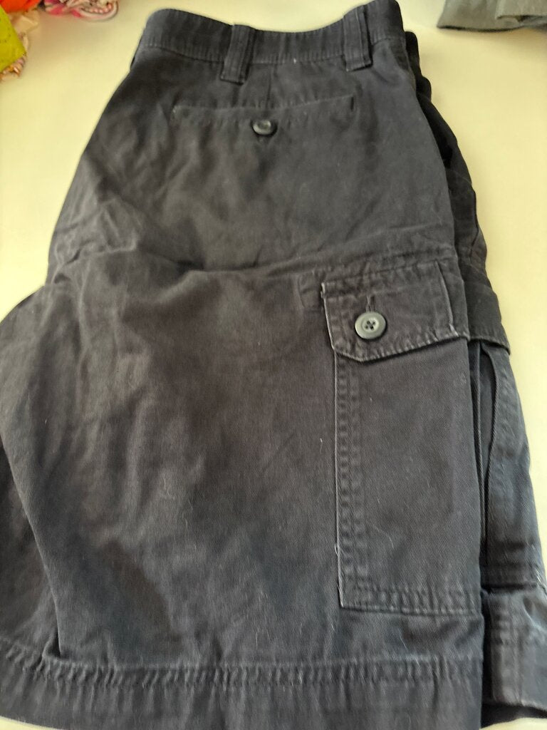 St. John's Bay Men's Black Cargo Shorts
