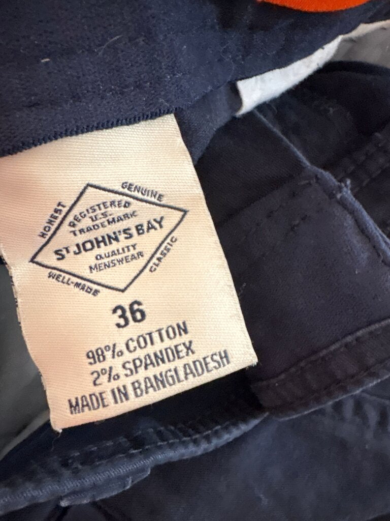 St. John's Bay Men's Black Cargo Shorts