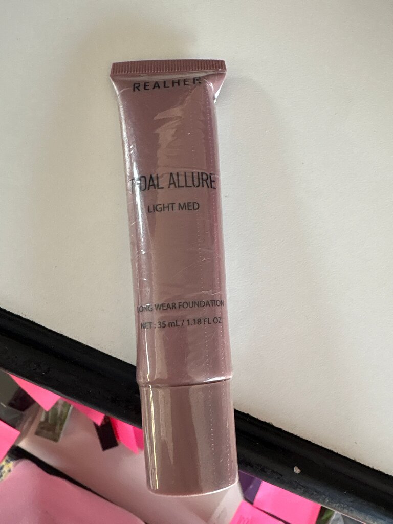 RealHer Total Allure Long Wear Foundation Light Medium