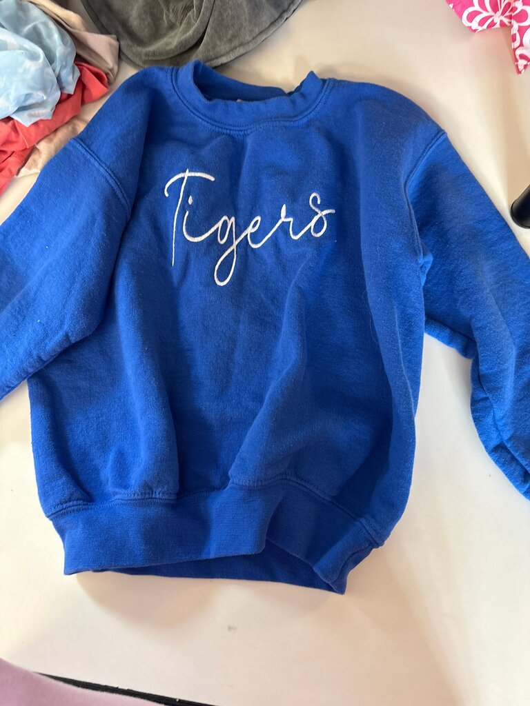 Gildan Heavy Blend Youth Sweatshirt Tiger Design