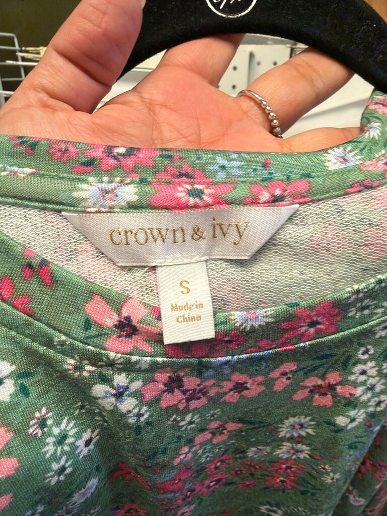 Crown & Ivy Floral Long Sleeve Top