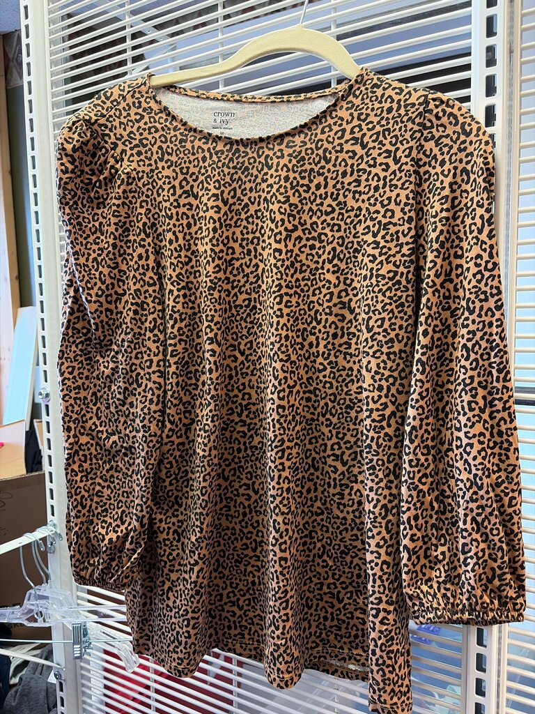 Crown & Ivy Leopard Print Top