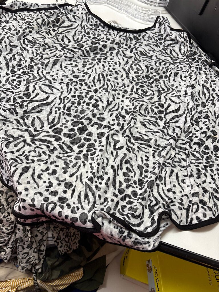 Jaclyn Smith Women's Black and White Animal Print Top