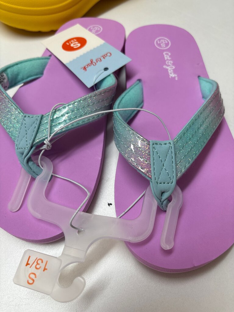 Cat & Jack Girls' Flip Flops