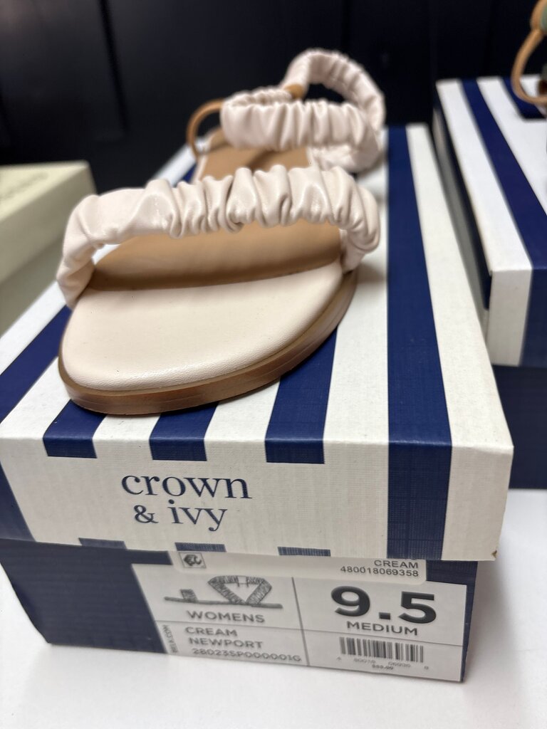 Crown & Ivy Women's Cream Newport Sandals