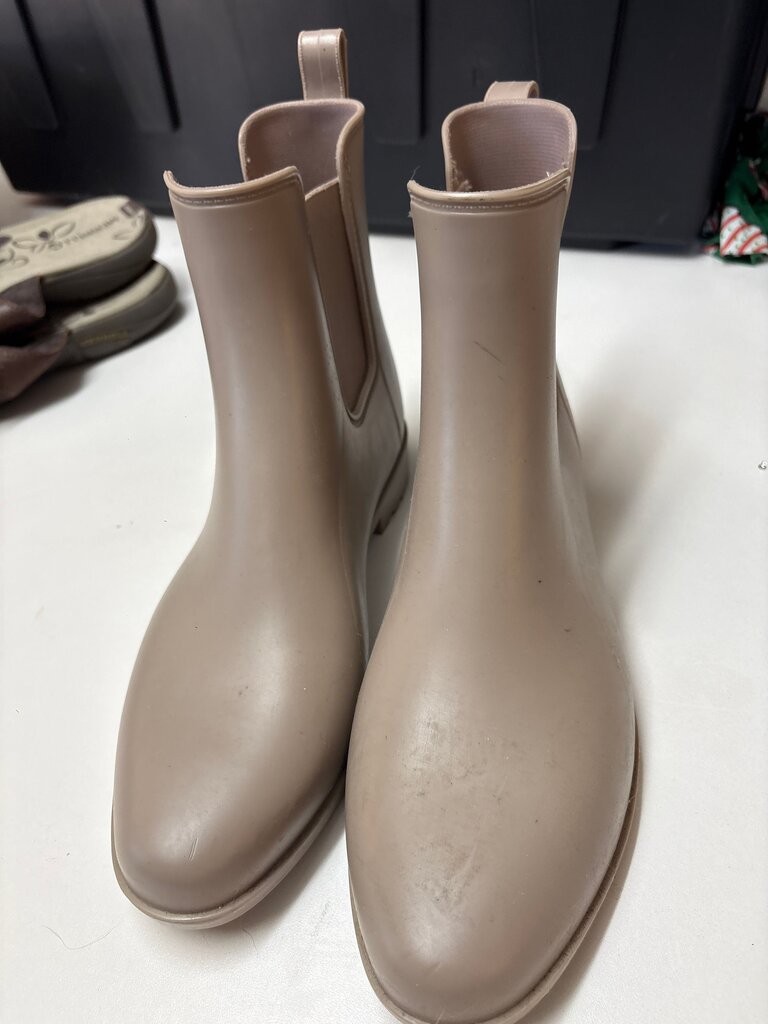 Women's Beige Chelsea Boots