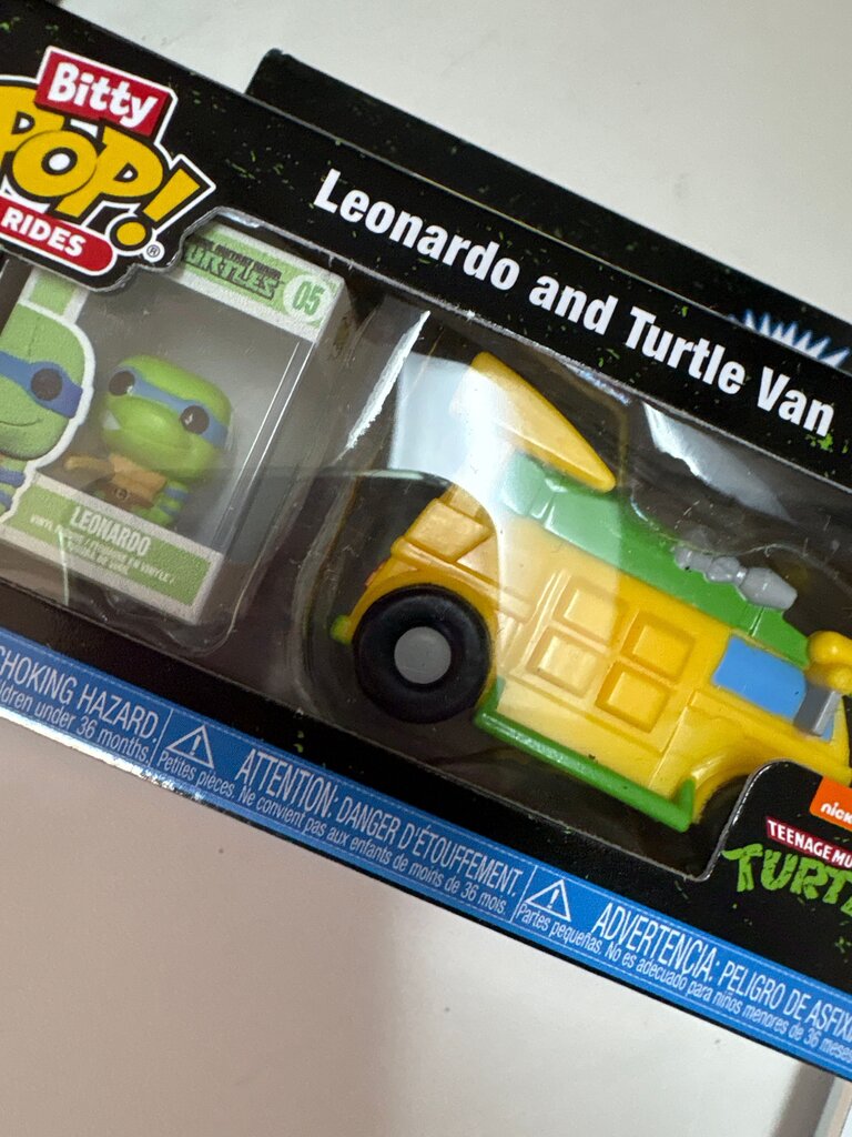 Teenage Mutant Ninja Turtles Bitty Pop! Leonardo and Turtle Van