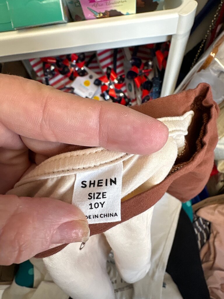 SHEIN Girls' Brown and Cream Heart Graphic Tee