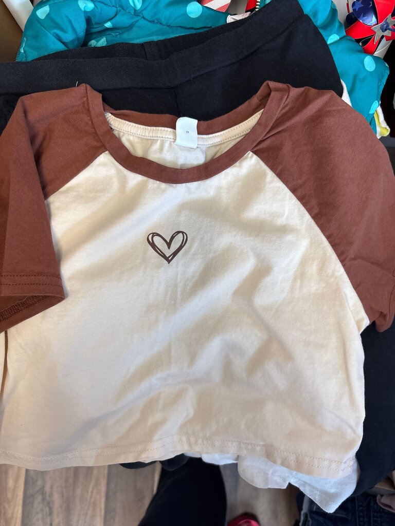SHEIN Girls' Brown and Cream Heart Graphic Tee