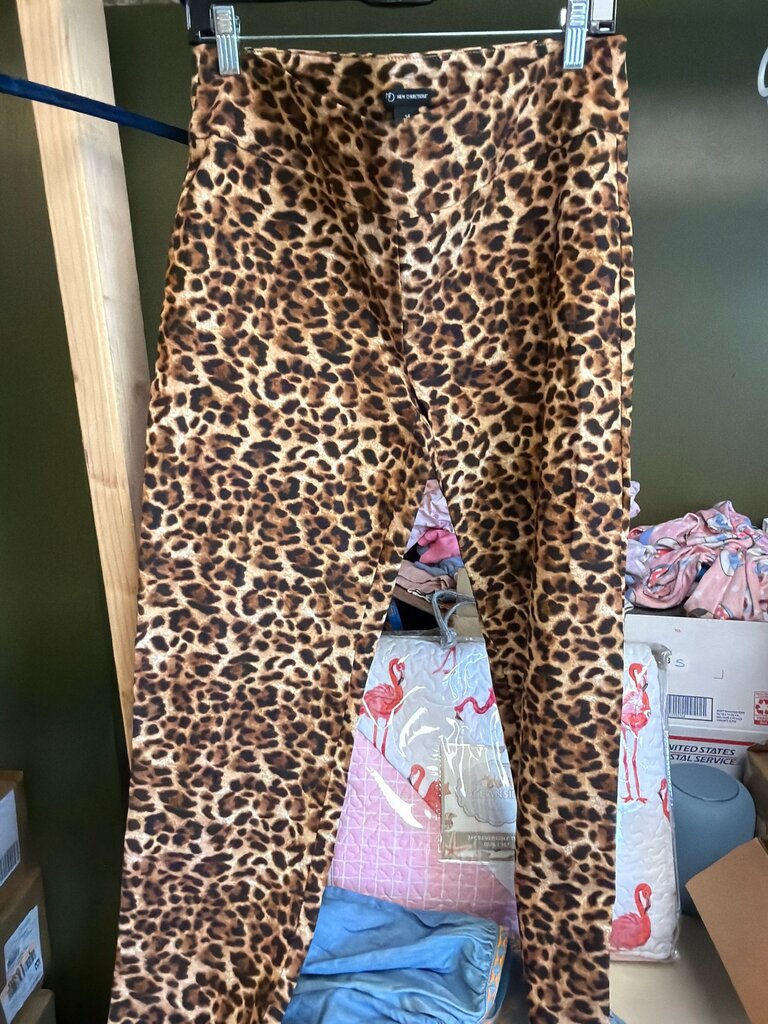 New Directions Leopard Print Leggings