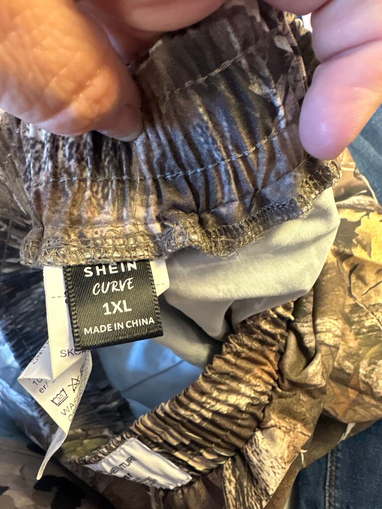 SHEIN Curve Camouflage Pants
