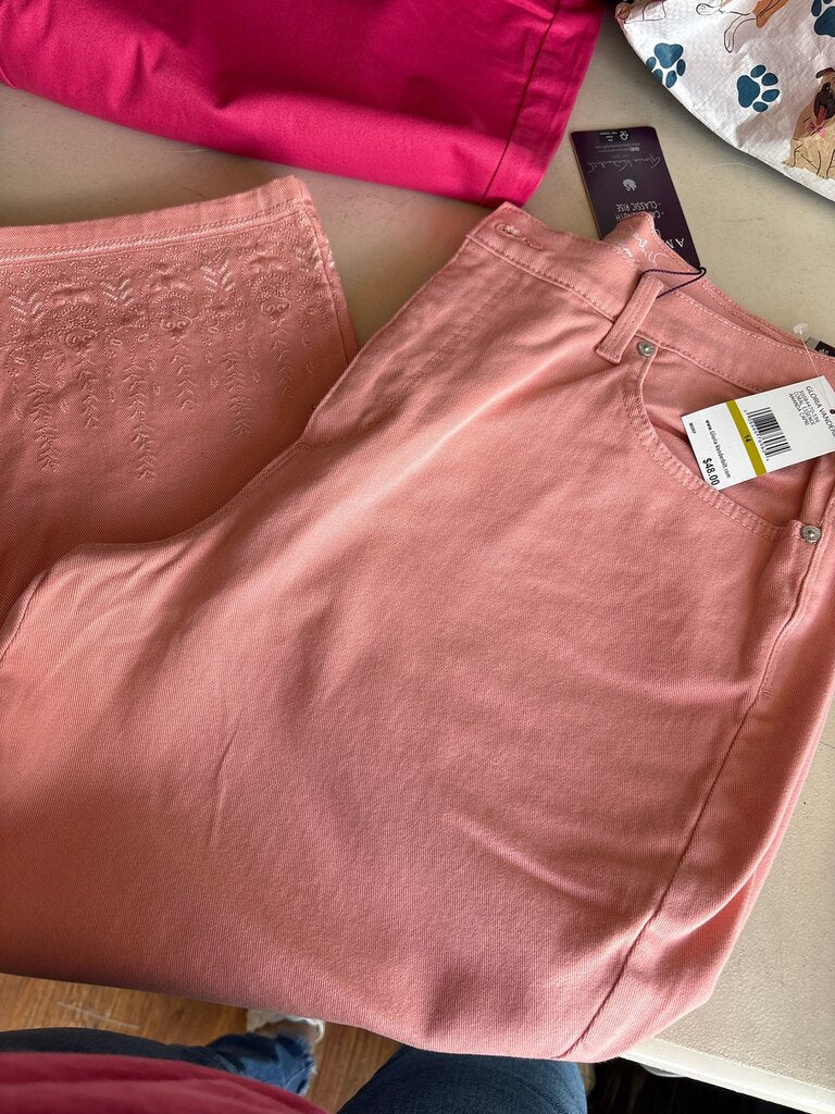 Amanda Women's Capri Pants
