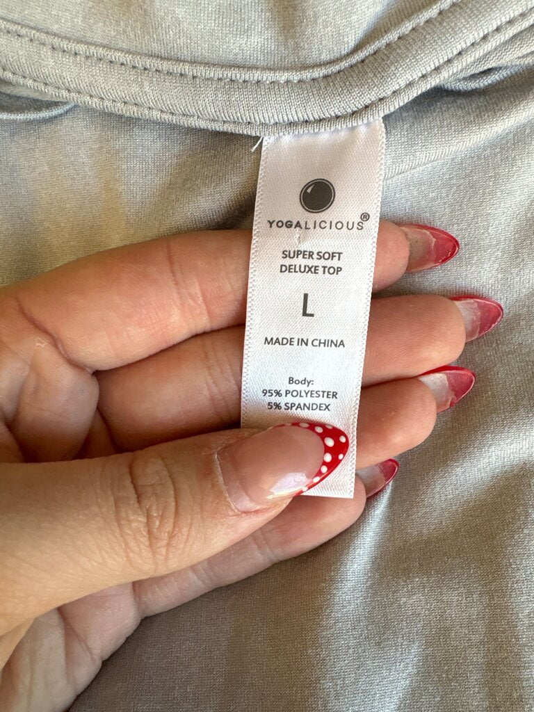 YOGALICIOUS Super Soft Deluxe Top