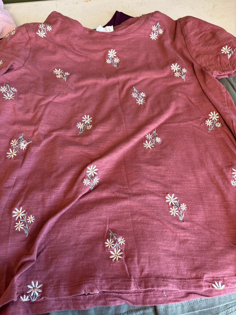 Embroidered Flower Short Sleeve Top
