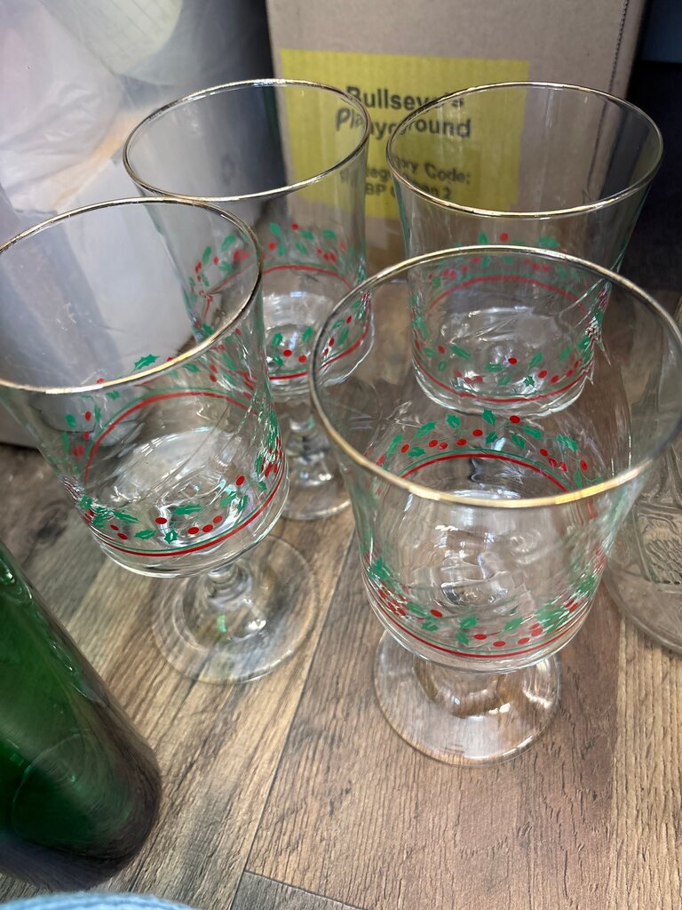 Vintage Holiday Glasses Set