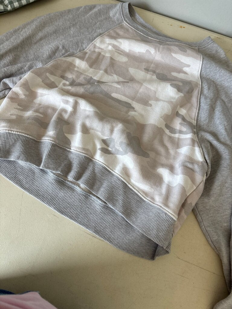American Eagle Camo Sweatshirt