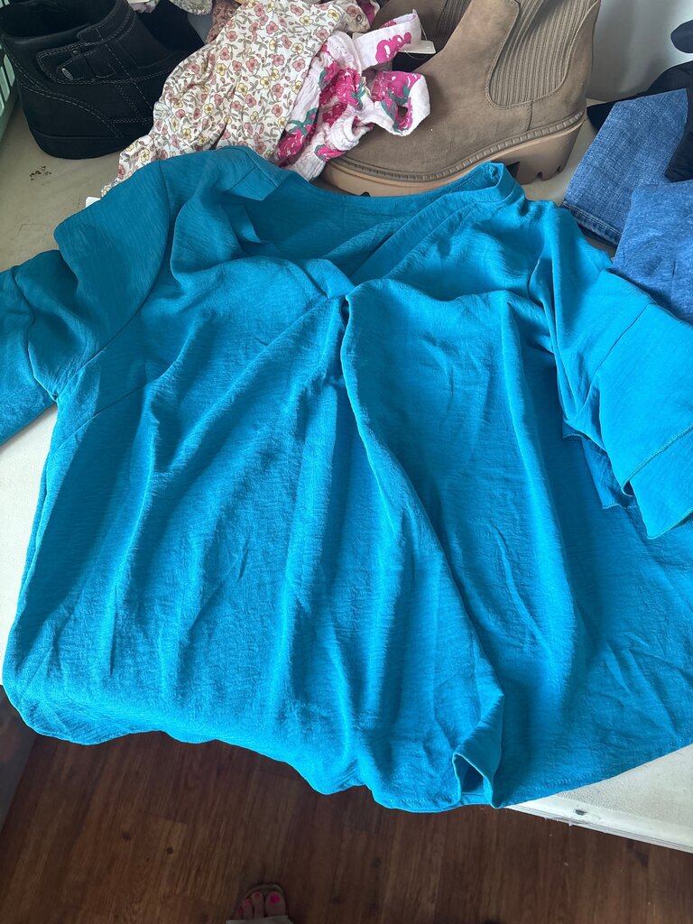 SHEIN Curve Turquoise Top