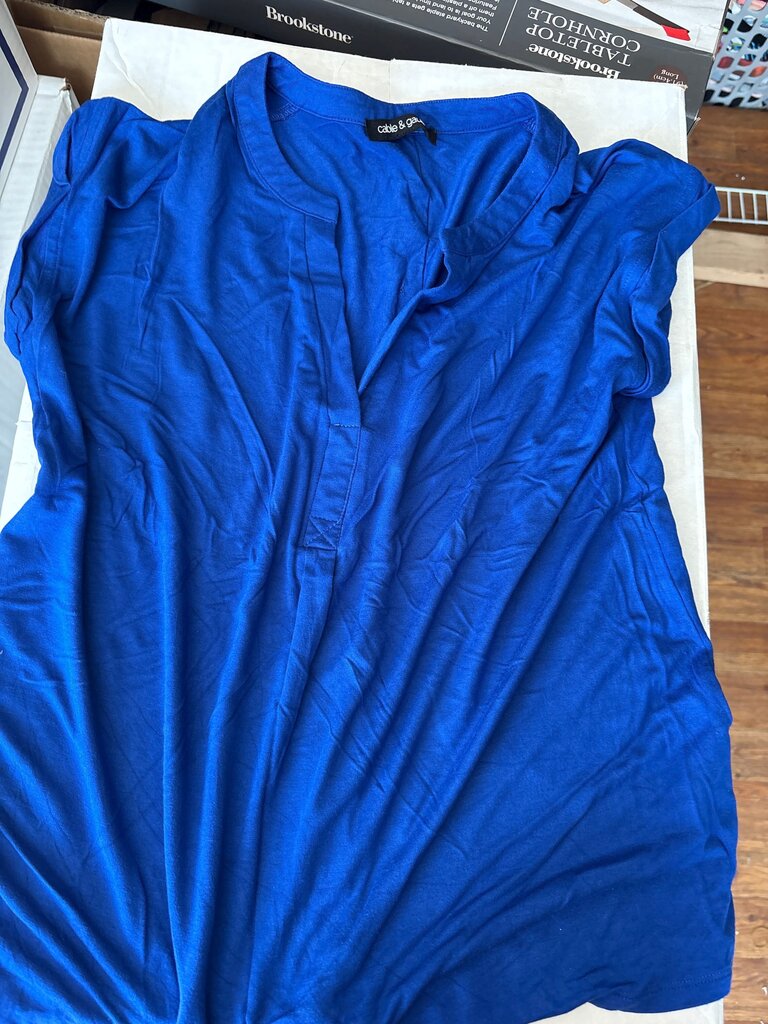 Cable & Gauge Women's Blue Top