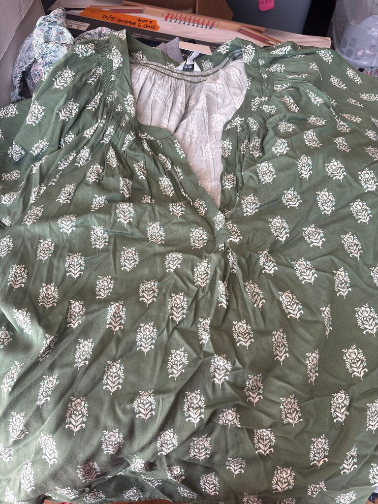 Crown & Ivy Floral Green Blouse