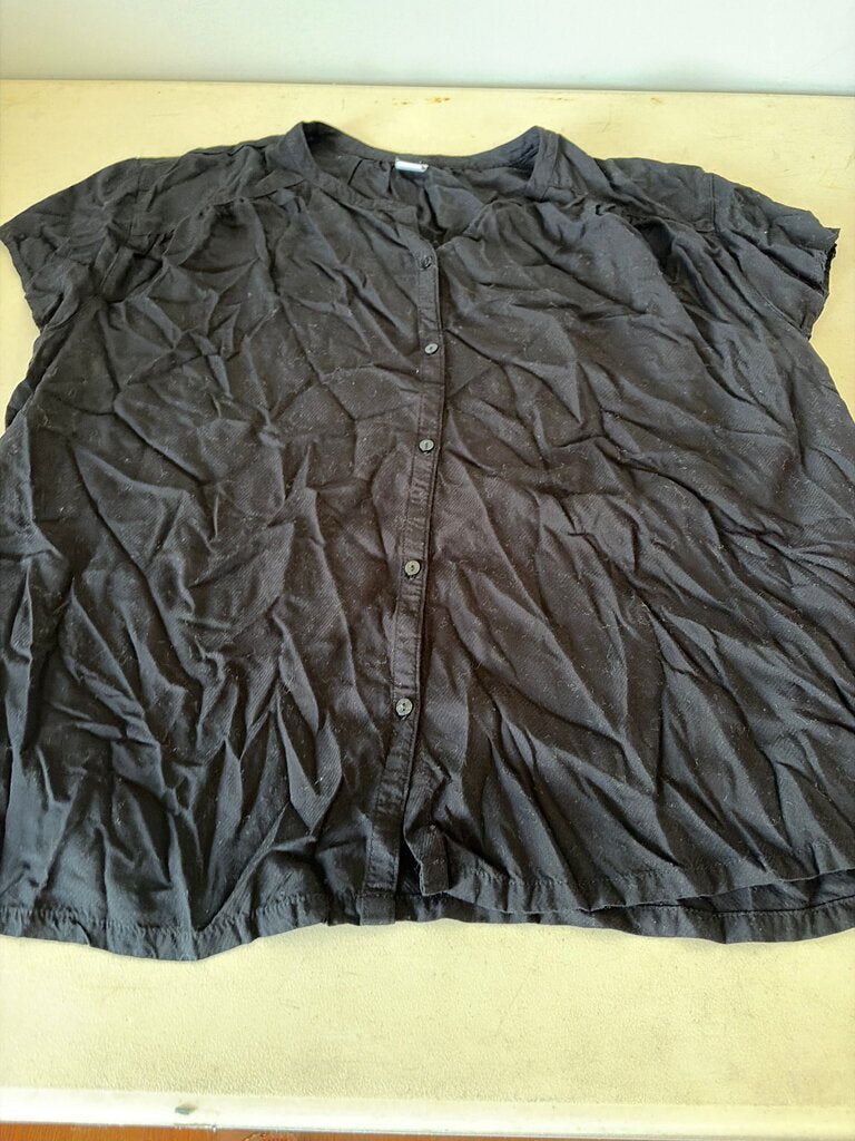 Old Navy Women's Black Button-Up Shirt