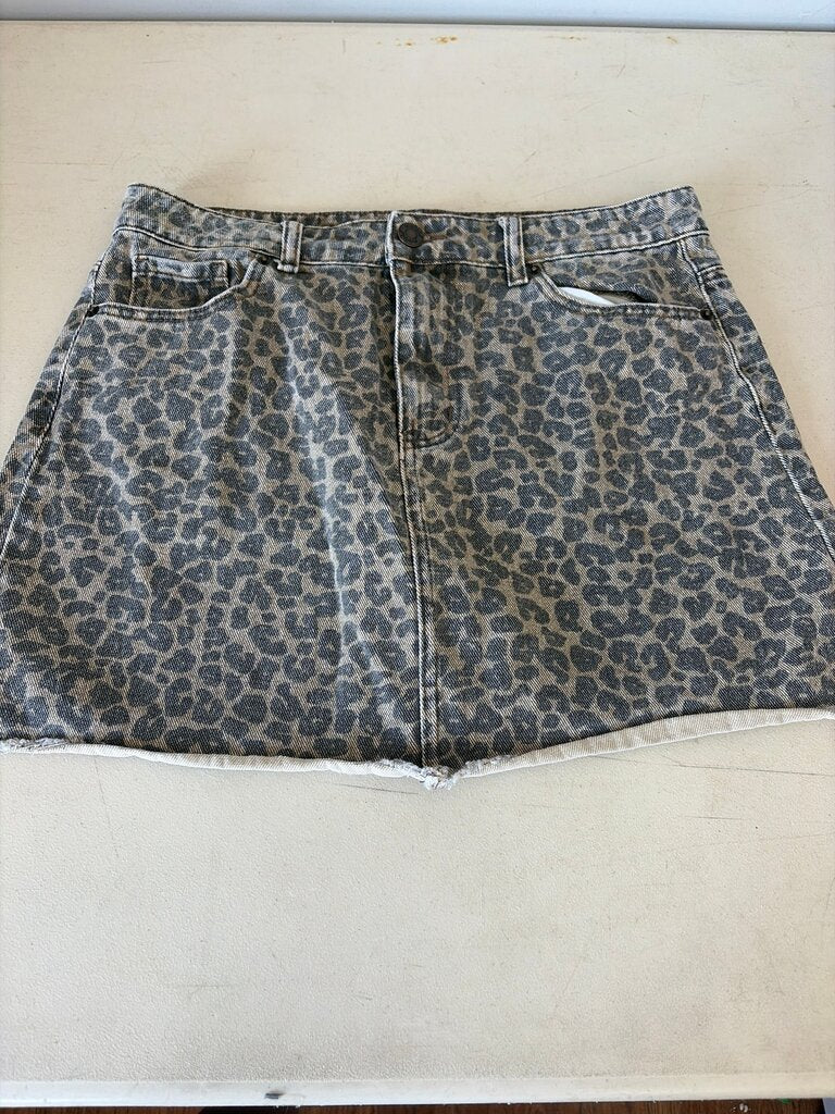 Mud Pie Leopard Print Skirt