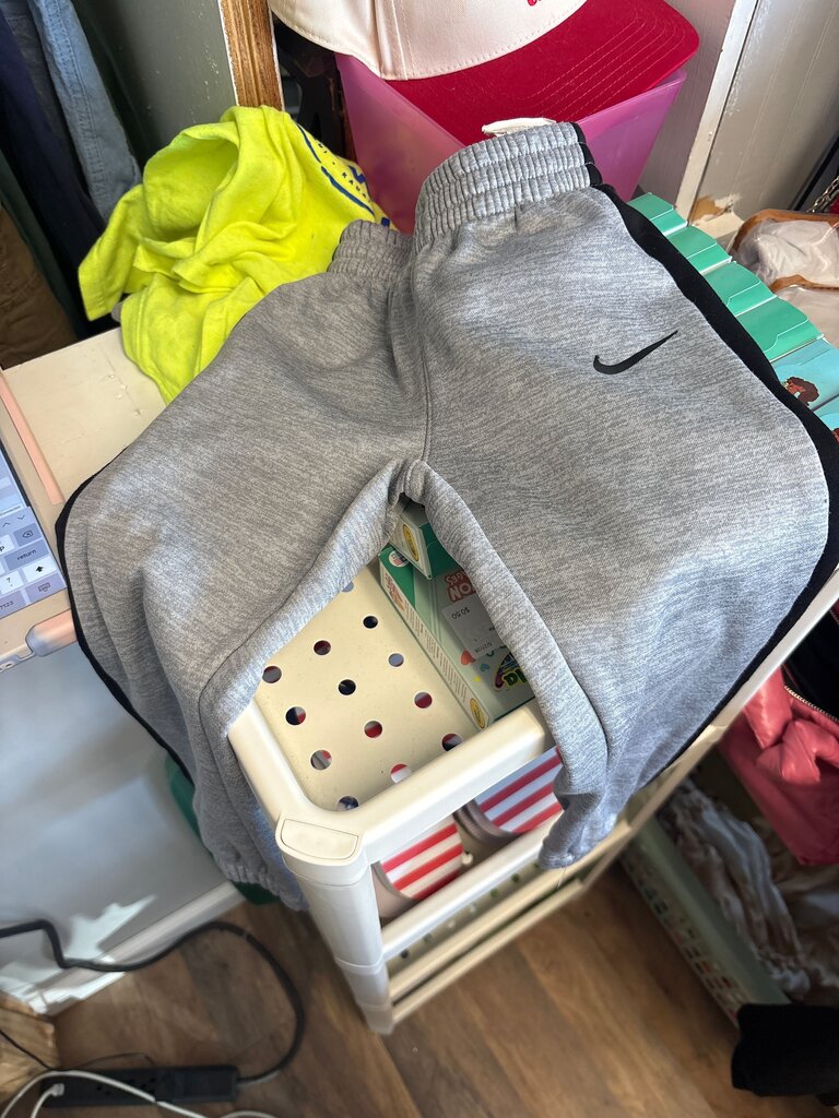 Nike Therma-Fit Gray Sweatpants for Toddlers