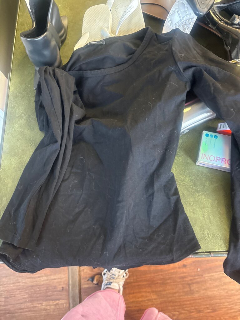 MANGDIUP Black Long Sleeve Top