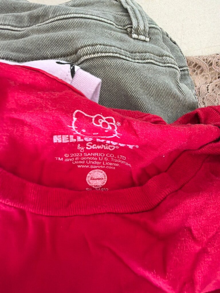 Hello Kitty Graphic T-Shirt