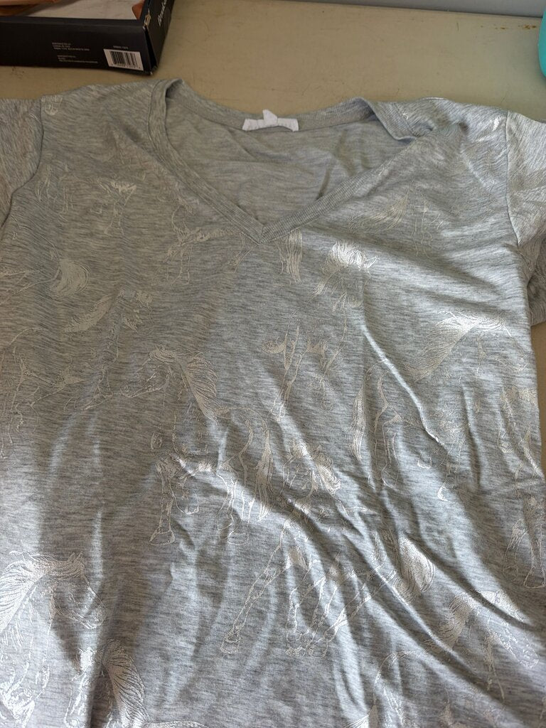 Maine + Delancey Gray Graphic V-Neck T-Shirt
