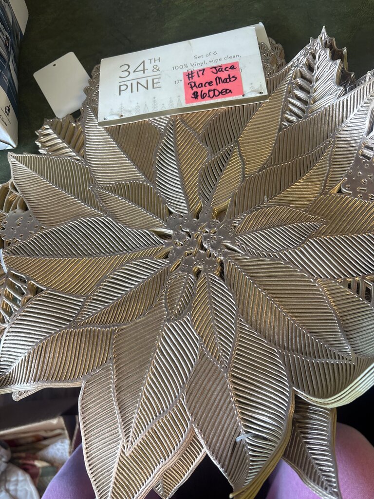 34th & Pine Leaf Design Place Mat