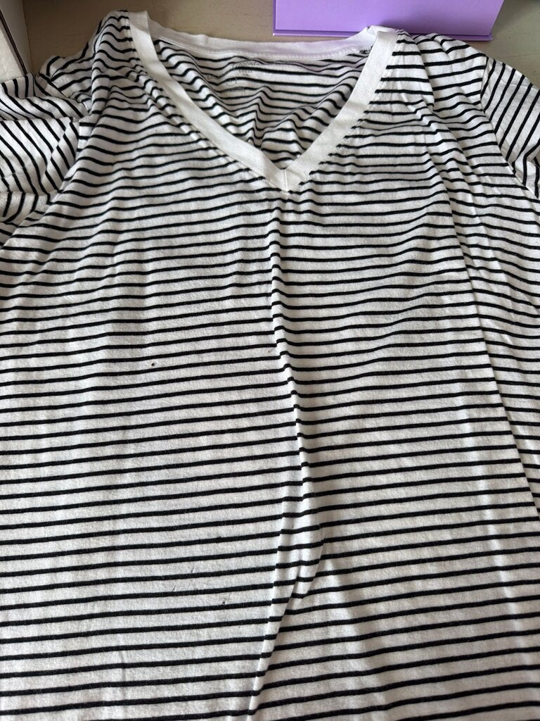 Universal Thread Women's Striped V-Neck T-Shirt