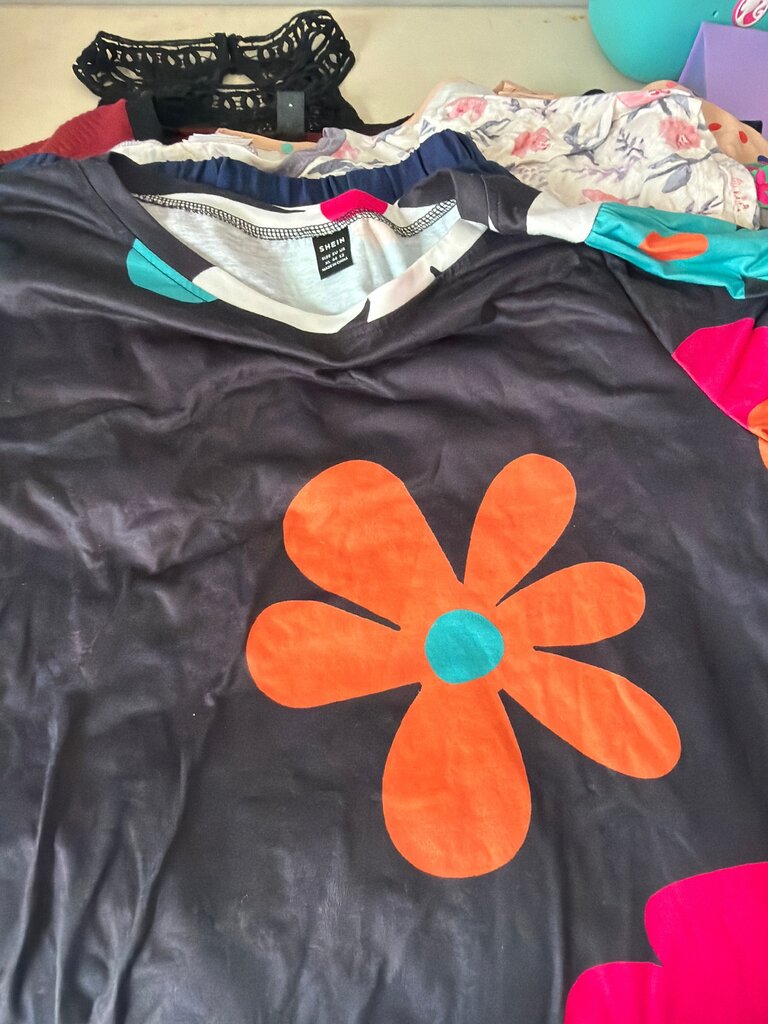 SHEIN Colorful Floral Graphic T-Shirt